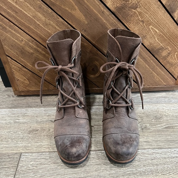 Sorel Joan Of Arctic Wedge Lace Up Boots - Picture 4 of 7